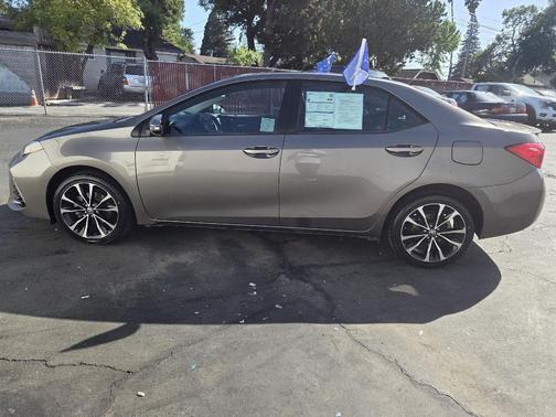 Falcon Gray Metallic 2017 Toyota Corolla SE