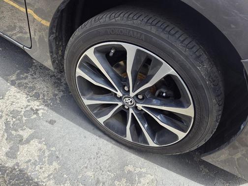 Falcon Gray Metallic 2017 Toyota Corolla SE