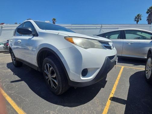 Super White 2013 Toyota RAV4 LE