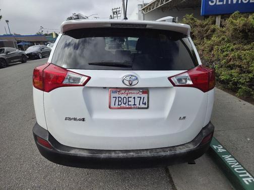 Super White 2013 Toyota RAV4 LE