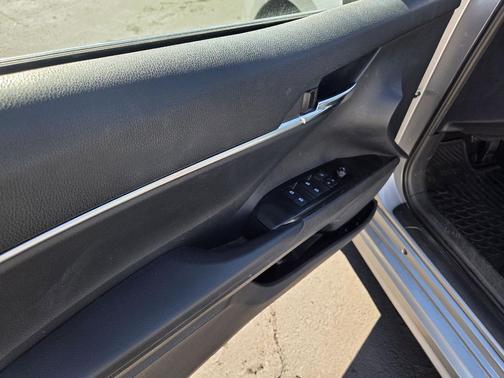 2018 Toyota Camry Hybrid SE