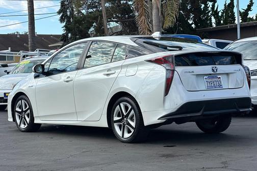 2017 Toyota Prius Four Touring