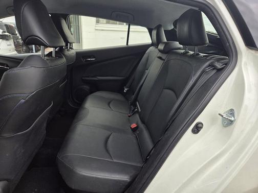 2017 Toyota Prius Four Touring