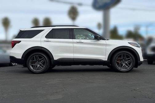 Star White Metallic Tri-Coat 2026 Ford Explorer ST