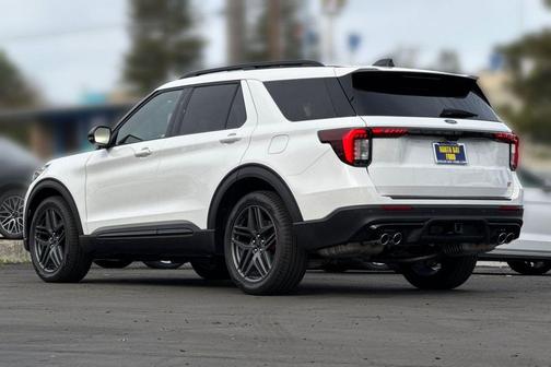 Star White Metallic Tri-Coat 2026 Ford Explorer ST