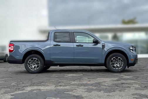 Azure Gray Metallic Tri-Coat 2026 Ford Maverick XLT