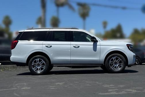 Space Silver Metallic 2026 Ford Expedition Active