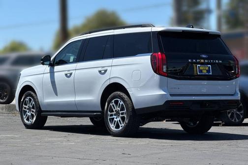 Space Silver Metallic 2026 Ford Expedition Active