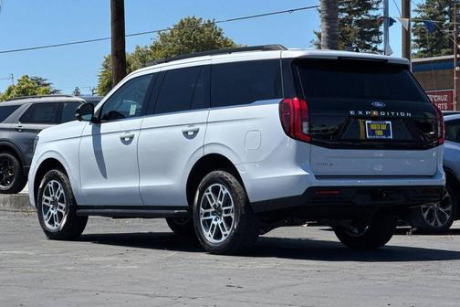 Space Silver Metallic 2026 Ford Expedition Active