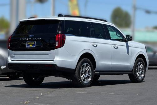 Space Silver Metallic 2026 Ford Expedition Active
