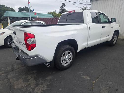 Super White 2018 Toyota Tundra SR5