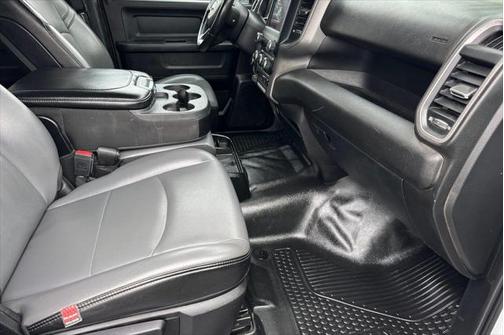 2022 RAM 2500 Tradesman Crew Cab 4x4 6'4' Box