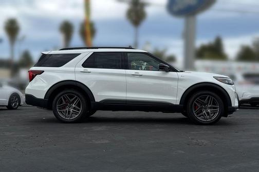 Star White Metallic Tri-Coat 2026 Ford Explorer ST-Line