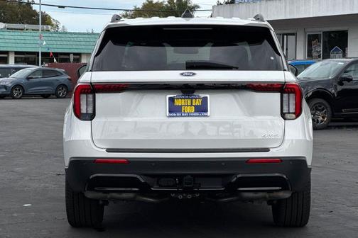 Star White Metallic Tri-Coat 2026 Ford Explorer ST-Line