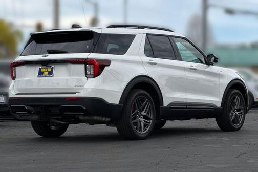Star White Metallic Tri-Coat 2026 Ford Explorer ST-Line