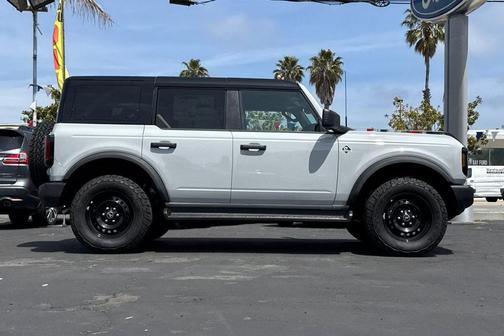 Avalanche Gray 2026 Ford Bronco Outer Banks