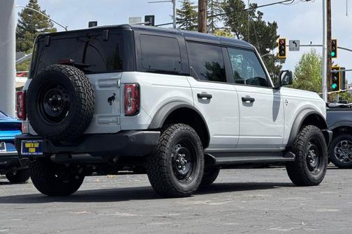 Avalanche Gray 2026 Ford Bronco Outer Banks