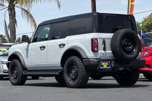 Avalanche Gray 2026 Ford Bronco Outer Banks