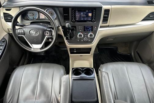 2020 Toyota Sienna LE