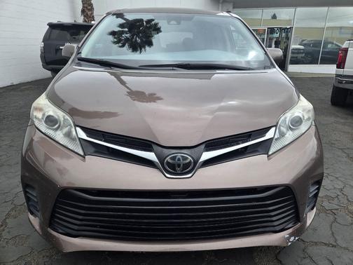 2020 Toyota Sienna LE