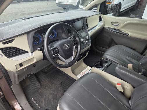 2020 Toyota Sienna LE