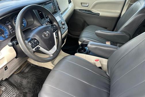 2020 Toyota Sienna LE