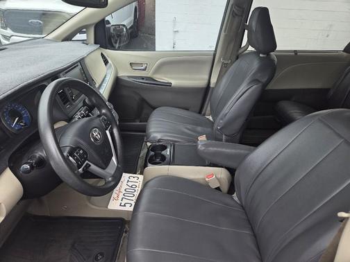 2020 Toyota Sienna LE