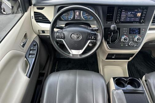 2020 Toyota Sienna LE