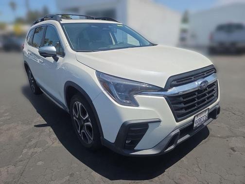 Crystal White Pearl 2023 Subaru Ascent Limited 8-Passenger