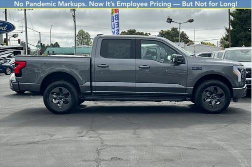 2025 Ford F-150 Lightning LARIAT