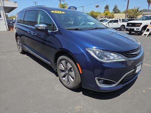 2018 Chrysler Pacifica Hybrid Limited