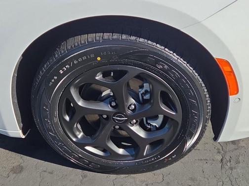 Bright White Clearcoat 2022 Chrysler Pacifica Hybrid Limited