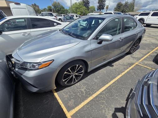 Celestial Silver Metallic 2018 Toyota Camry Hybrid SE