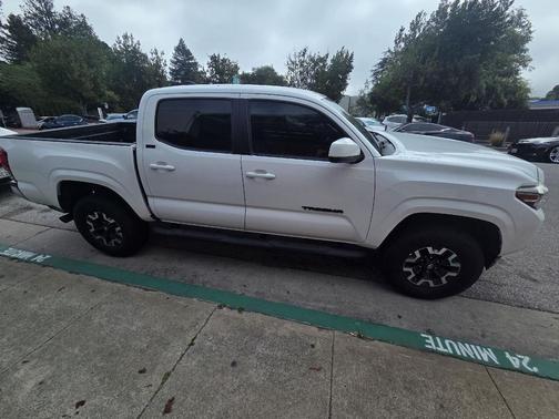 Super White 2018 Toyota Tacoma SR5