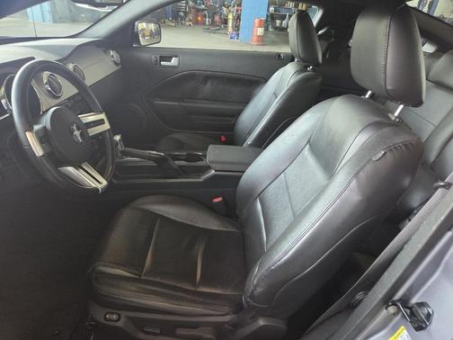 2007 Ford Mustang Deluxe