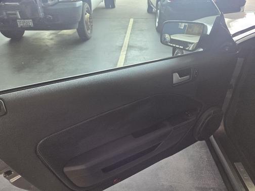 2007 Ford Mustang Deluxe