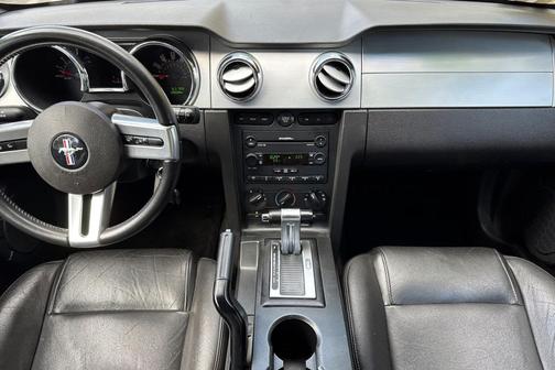 2007 Ford Mustang Deluxe