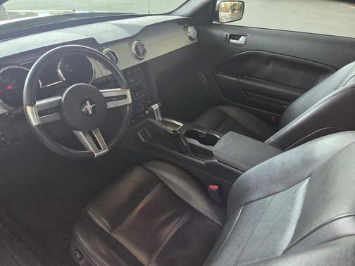 2007 Ford Mustang Deluxe