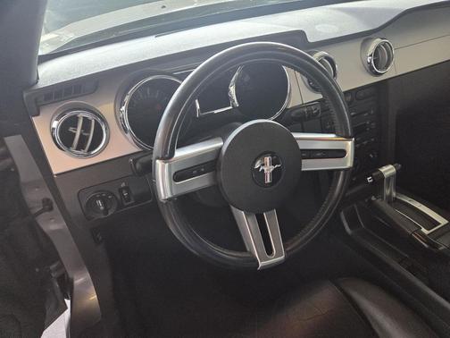 2007 Ford Mustang Deluxe