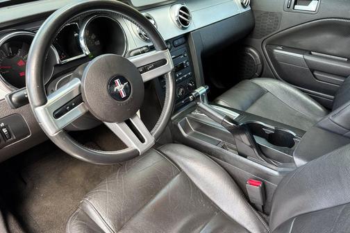 2007 Ford Mustang Deluxe