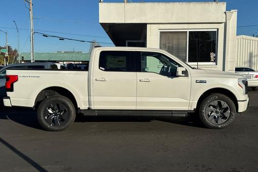 Star White Metallic Tri-Coat 2025 Ford F-150 Lightning LARIAT