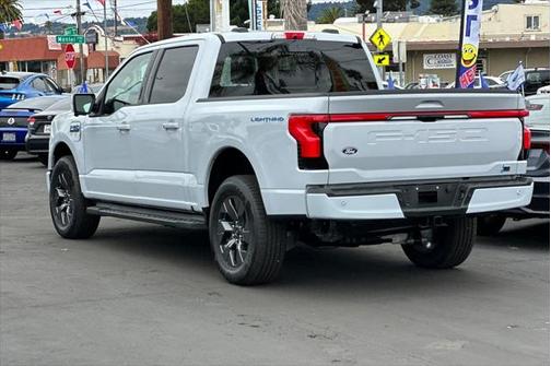 2025 Ford F-150 Lightning LARIAT
