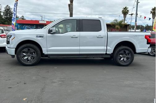 2025 Ford F-150 Lightning LARIAT