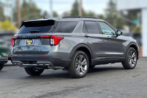 Carbonized Gray Metallic 2026 Ford Explorer Active