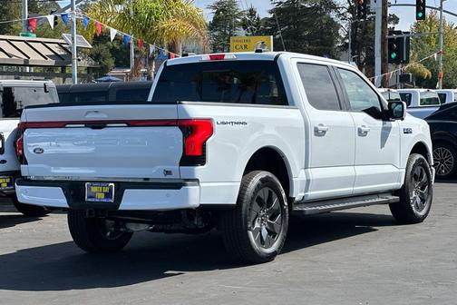 2025 Ford F-150 Lightning LARIAT