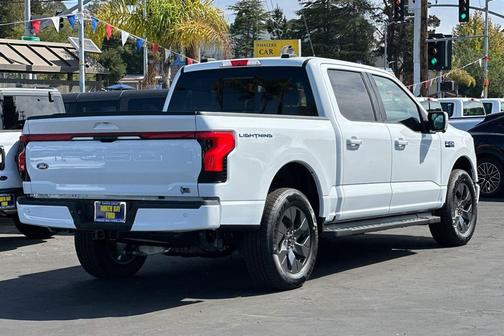 2025 Ford F-150 Lightning LARIAT