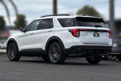 Star White Metallic Tri-Coat 2026 Ford Explorer ST