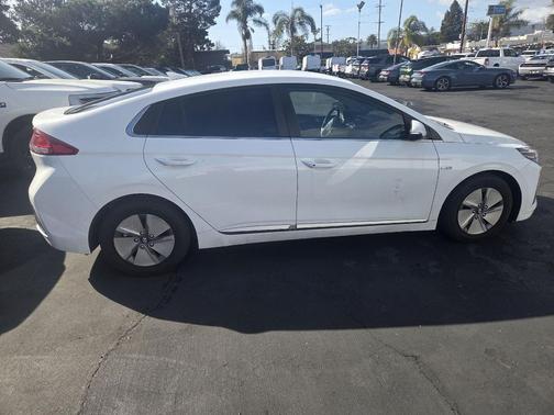 2020 Hyundai IONIQ Hybrid SE