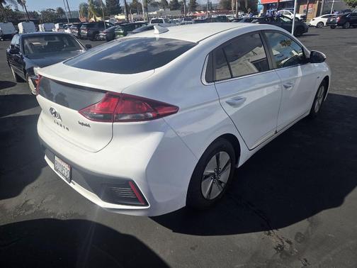 2020 Hyundai IONIQ Hybrid SE