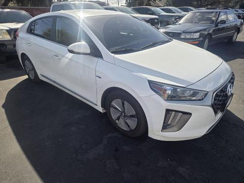 2020 Hyundai IONIQ Hybrid SE